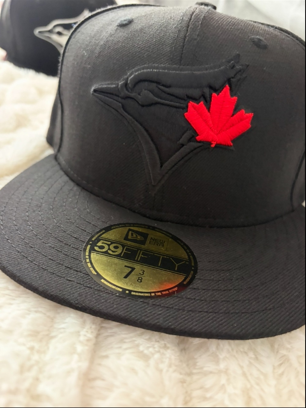 New Era Black Toronto Blue Jays 59FIFTY Fitted Cap with Red Maple Leaf